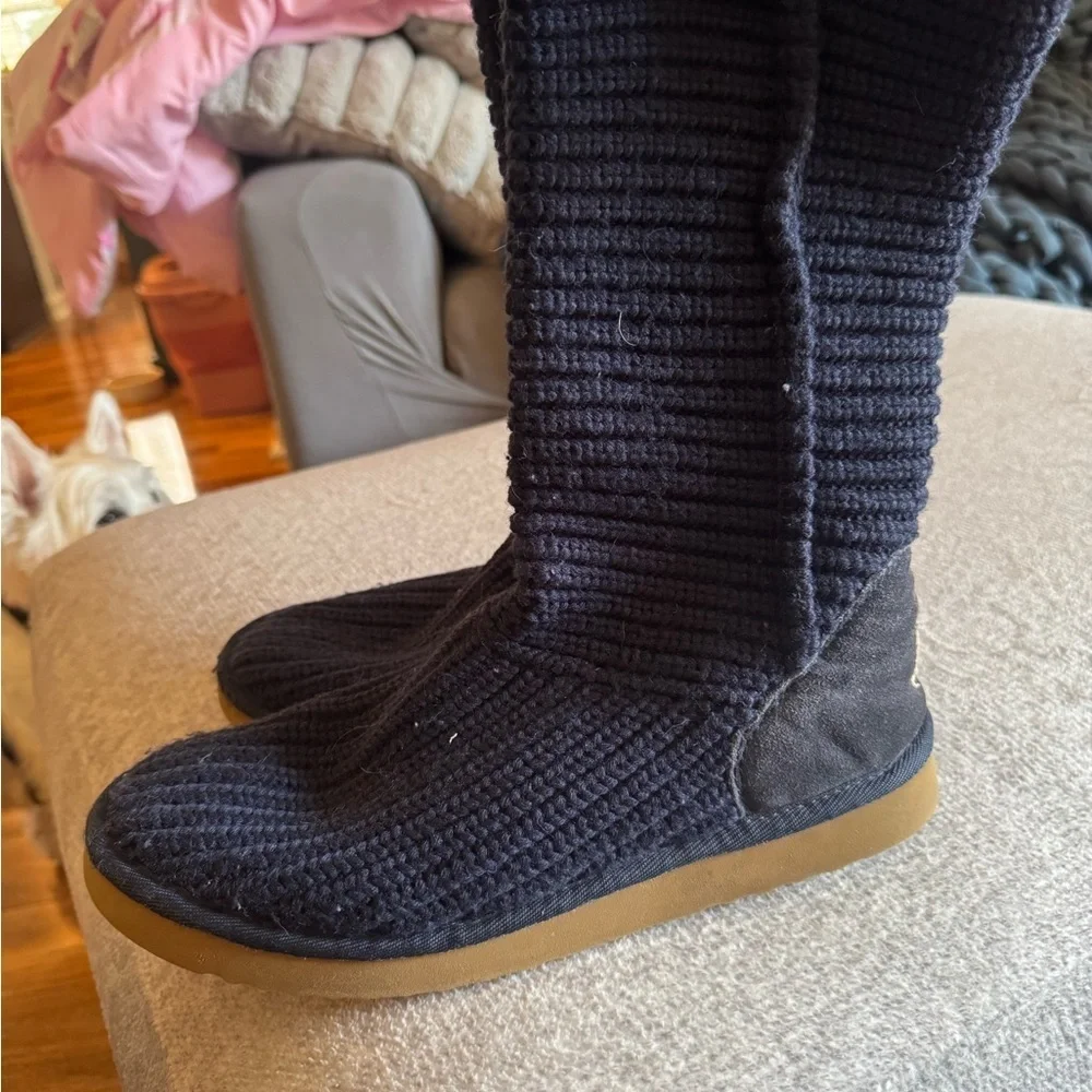UGG elegant dark